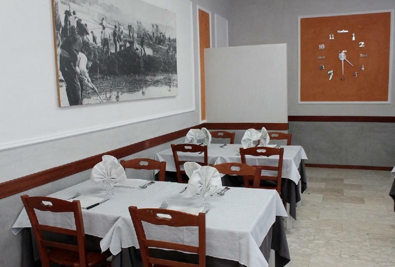 Hotel Derna Viareggio Bagian luar foto