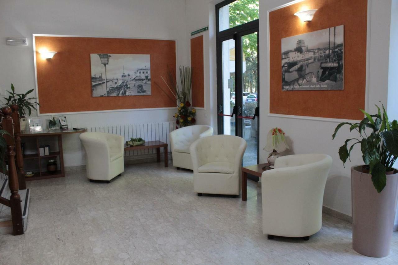 Hotel Derna Viareggio Bagian luar foto