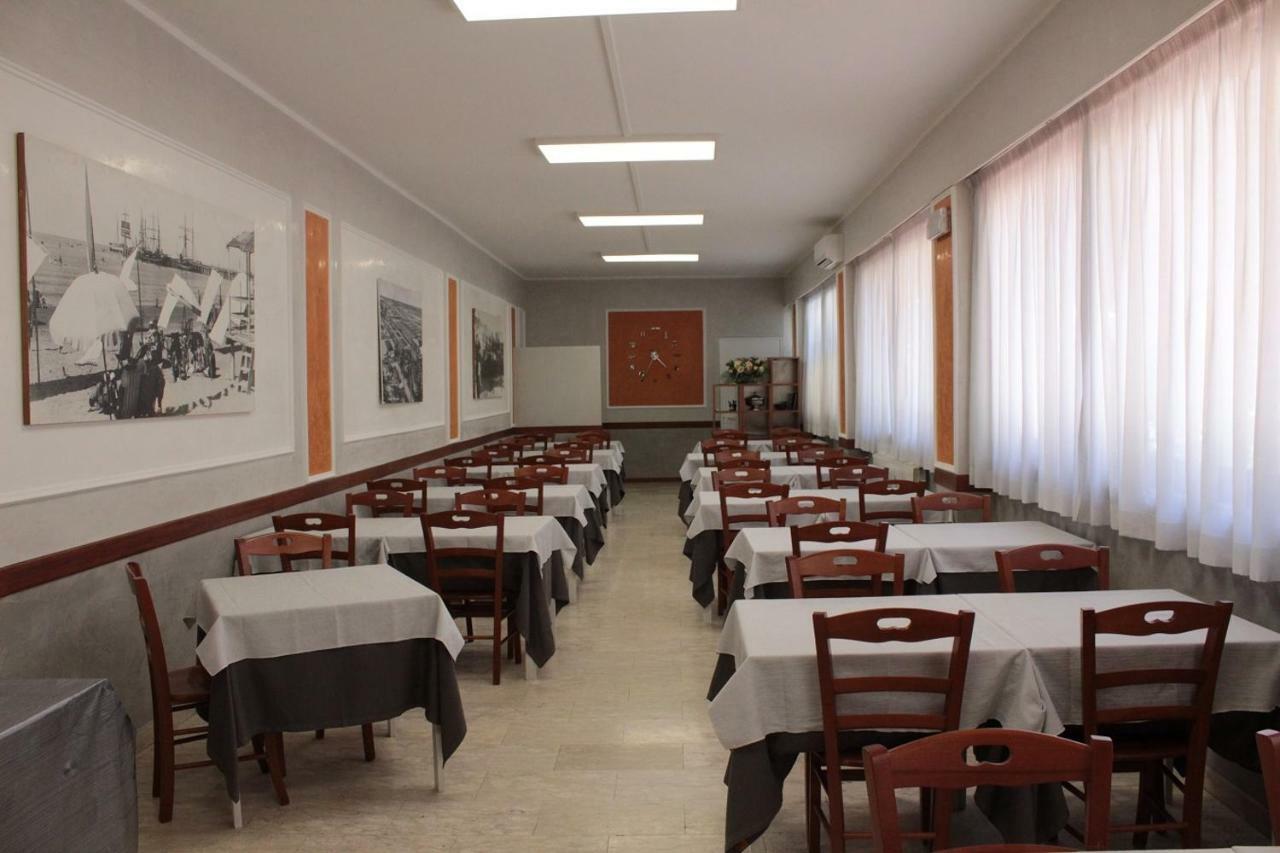 Hotel Derna Viareggio Bagian luar foto